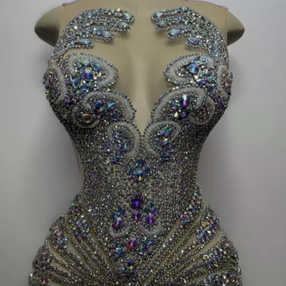 Party Gown/Prom Dresses - Picture 2 of 3